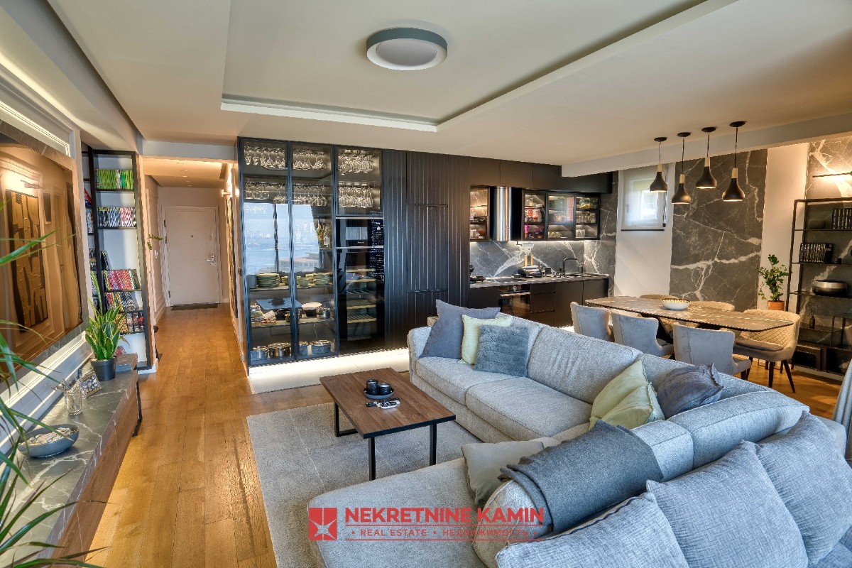 Luksuzan trosoban penthouse sa dva garažna mesta blizu Splendida, Budva, Bečići
